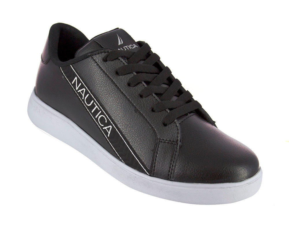 Tenis Nautica color negro con suela blanca y logotipo lateral blanco.