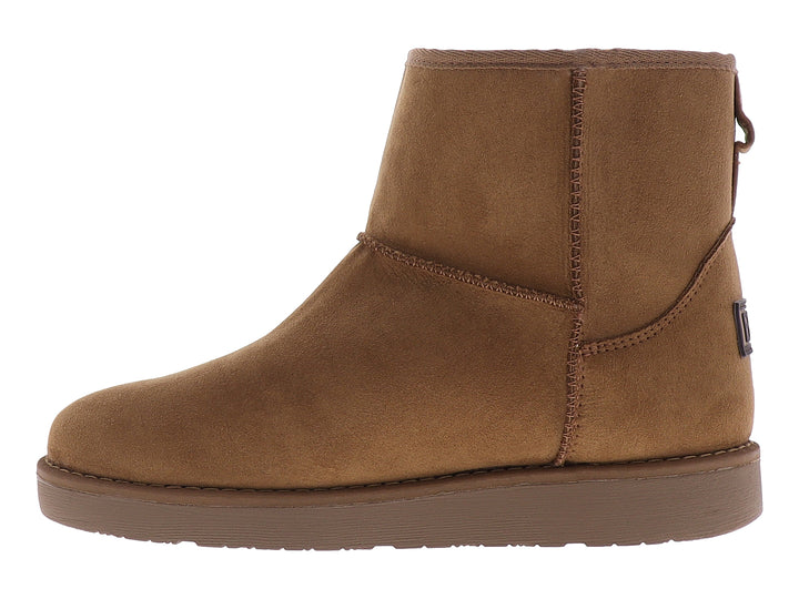 Botas de invierno para mujer color café arena terra con acabado mate y suela plana.