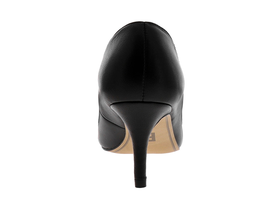 Zapato de tacón alto color negro con punta fina y acabado liso para mujer.