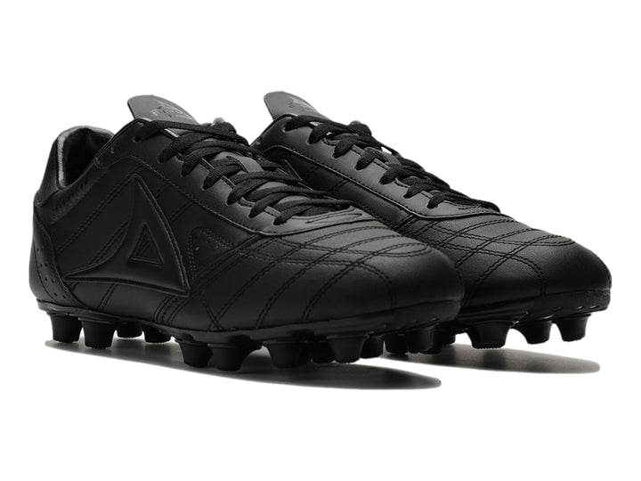 Par de zapatos de fútbol Pirma Brasil en color negro con tacos.
