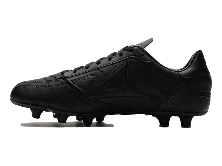 Par de zapatos de fútbol Pirma Brasil en color negro con tacos.