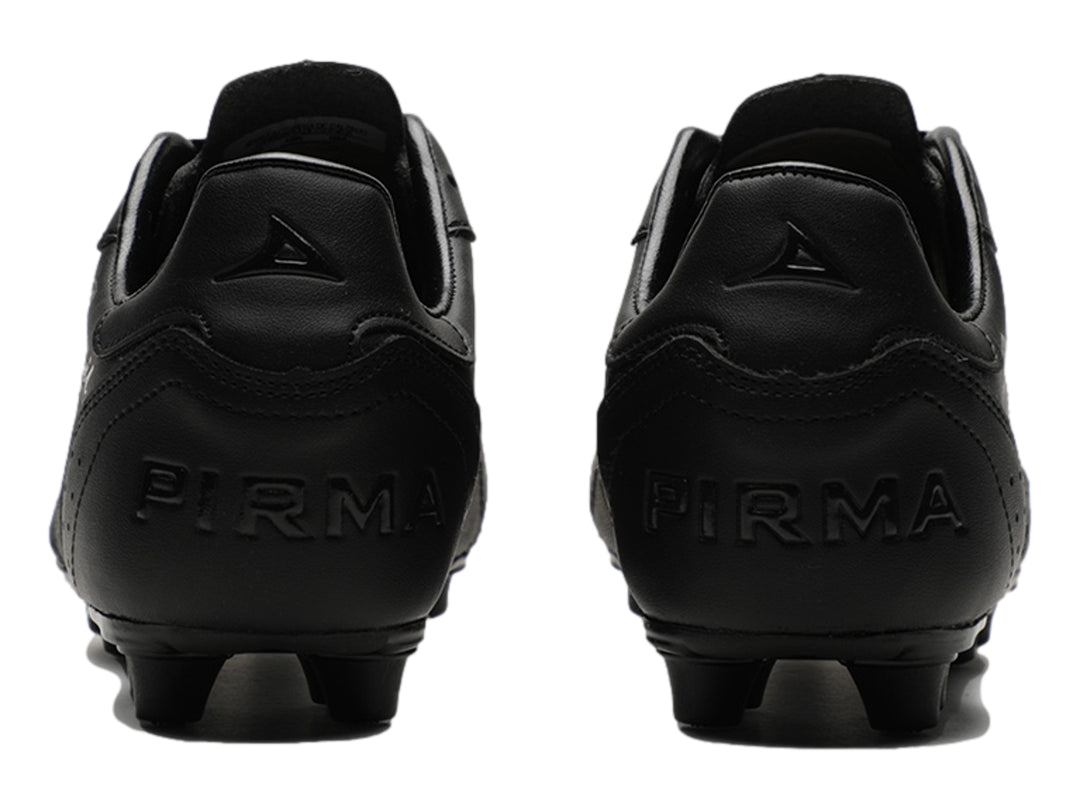 Par de zapatos de fútbol Pirma Brasil en color negro con tacos.
