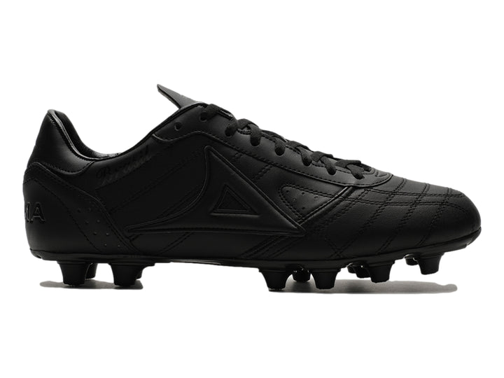Par de zapatos de fútbol Pirma Brasil en color negro con tacos.
