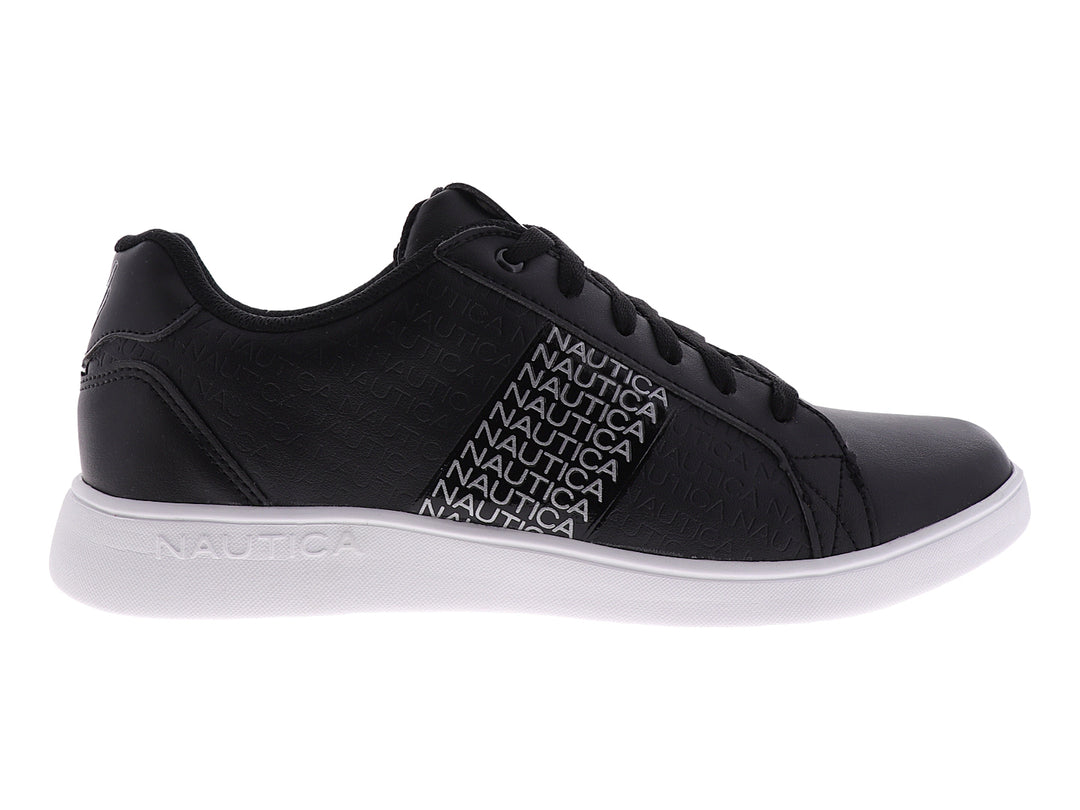 Tenis casuales marca Nautica en color negro con suela blanca y logotipo repetido en el lateral.
