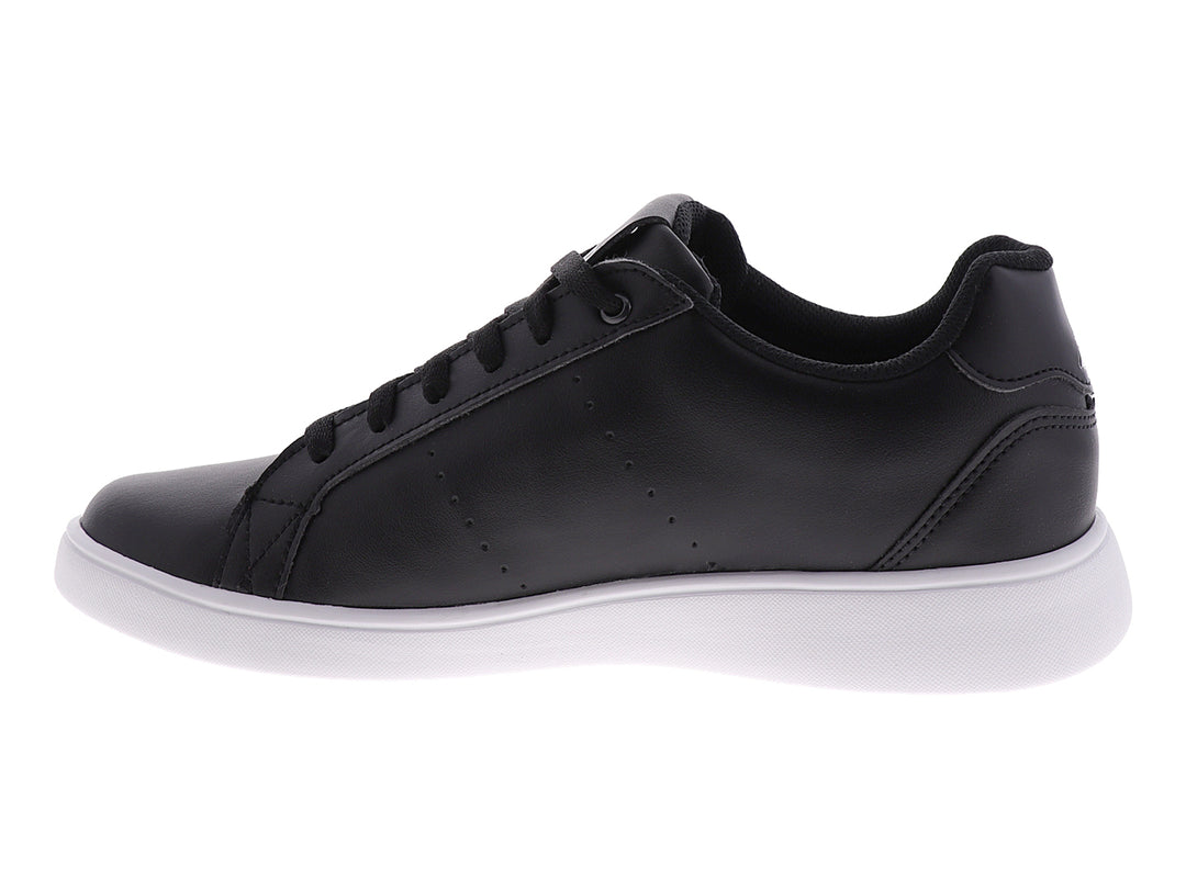 Tenis casuales marca Nautica en color negro con suela blanca y logotipo repetido en el lateral.