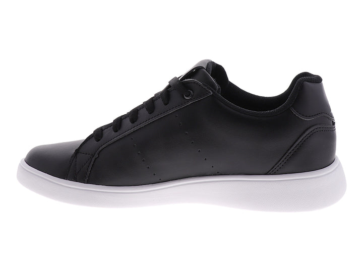 Tenis casuales marca Nautica en color negro con suela blanca y logotipo repetido en el lateral.