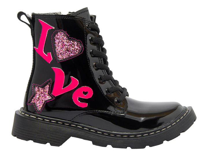 Bota de charol negro para niña con detalles brillantes en color rosa y agujetas negras.