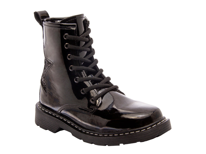 Bota negra de charol para niña con agujetas y suela gruesa.