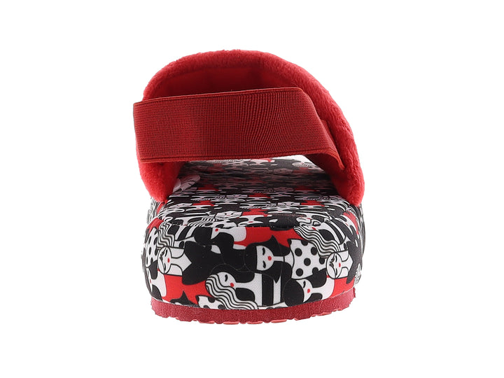Pantuflas rojas para mujer con estampado en blanco y negro y suela roja.