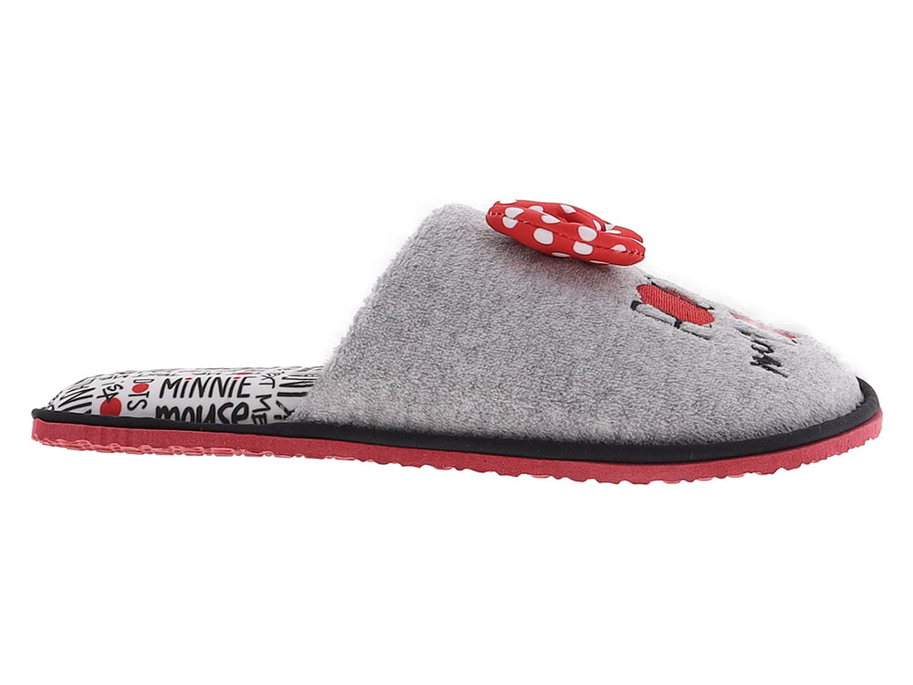 Pantuflas grises para mujer con suela roja y moños decorativos rojos con puntos blancos.