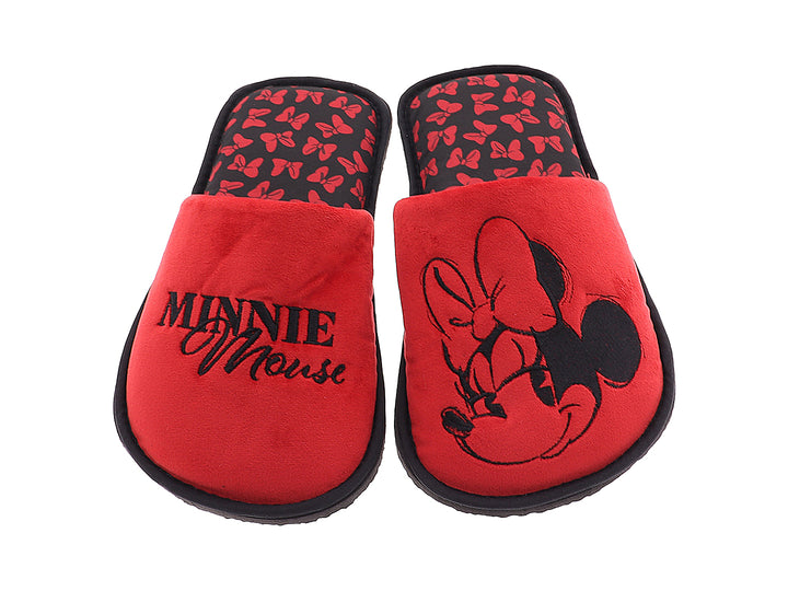 Pantuflas rojas de tela para mujer con detalles en negro y diseño de Minnie Mouse.