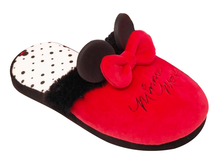 Pantuflas rojas de peluche con moño rojo, orejas negras y plantilla blanca con puntos negros.