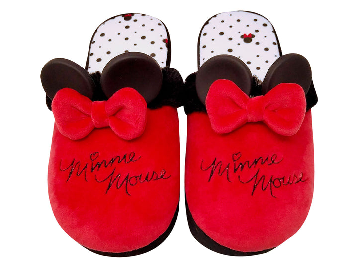 Pantuflas rojas de peluche con moño rojo, orejas negras y plantilla blanca con puntos negros.
