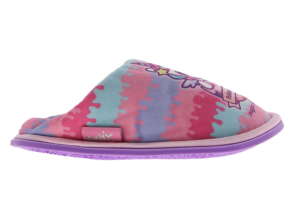Pantuflas para niña con diseño multicolor en rosa y azul y suela lila.