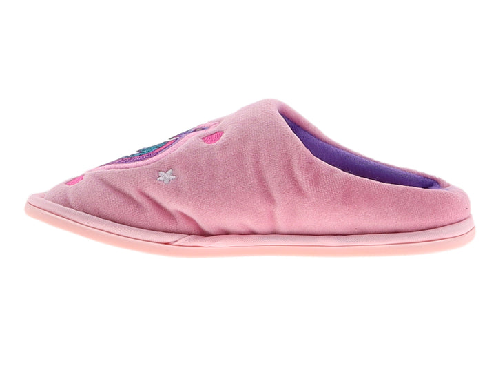 Pantuflas rosas para niña con parche de unicornio y detalles de estrellas.