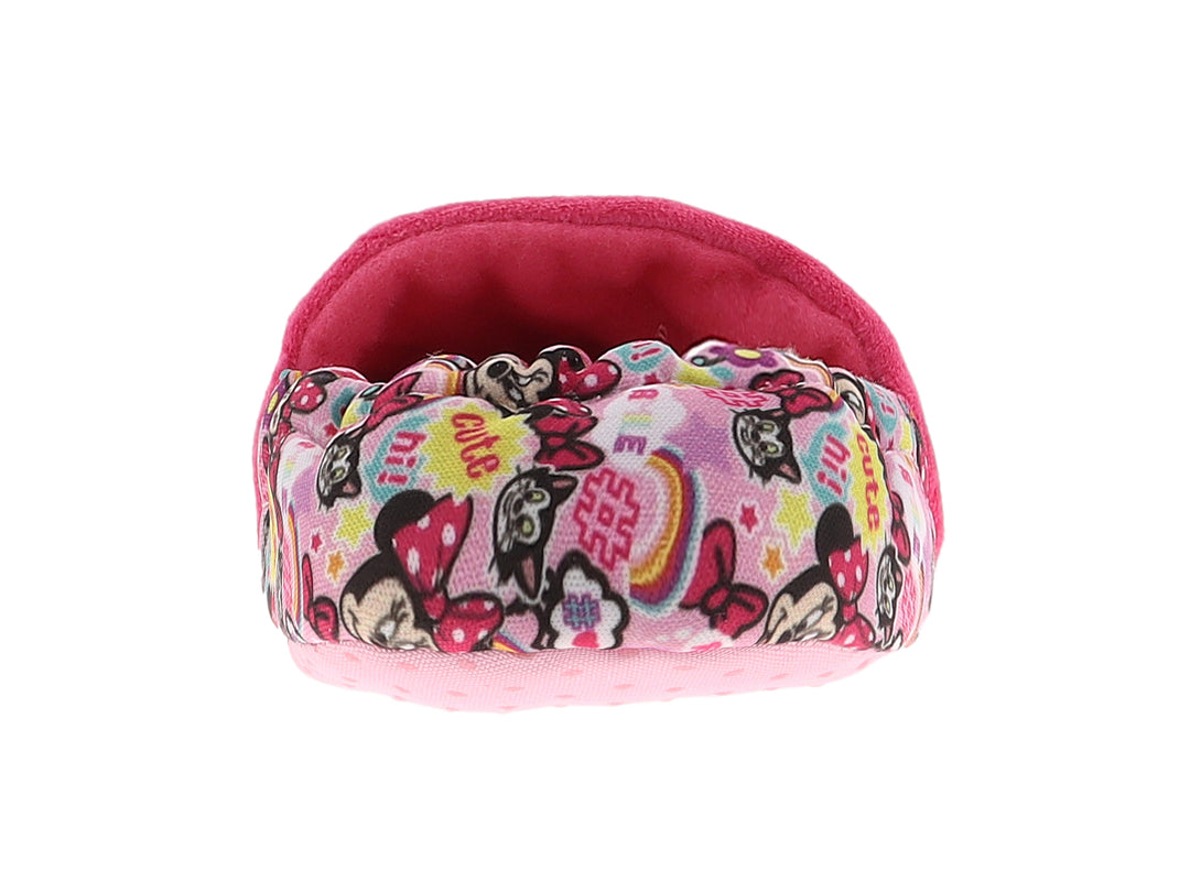 Pantuflas fucsia de Minnie Mouse para niña con textura de peluche y detalles estampados en el talón.