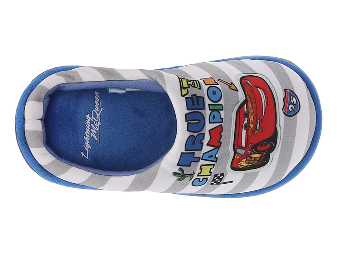 Pantufla para niño con diseño de rayas blancas y grises, suela azul y estampado de Rayo McQueen.