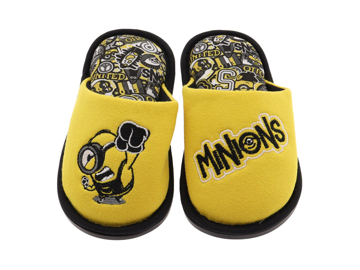 Pantufla amarilla para niño con estampado de Minion y suela negra.