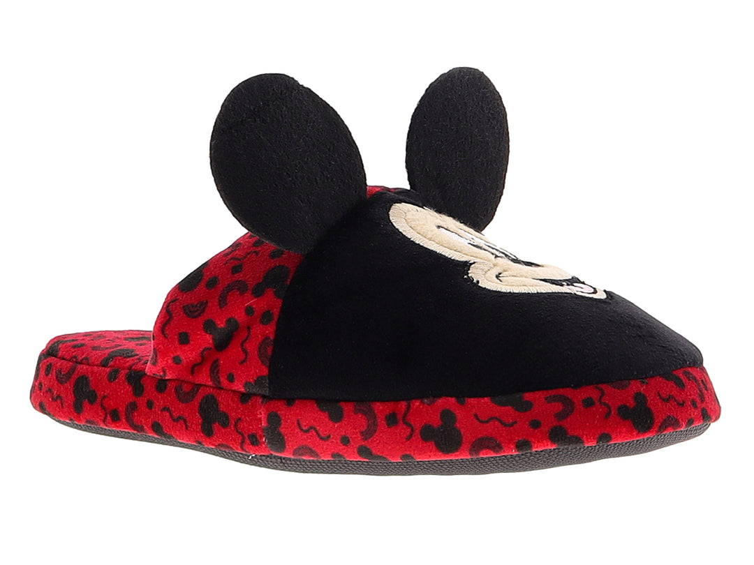 Pantuflas negras y rojas de Mickey Mouse para niño con orejas decorativas.
