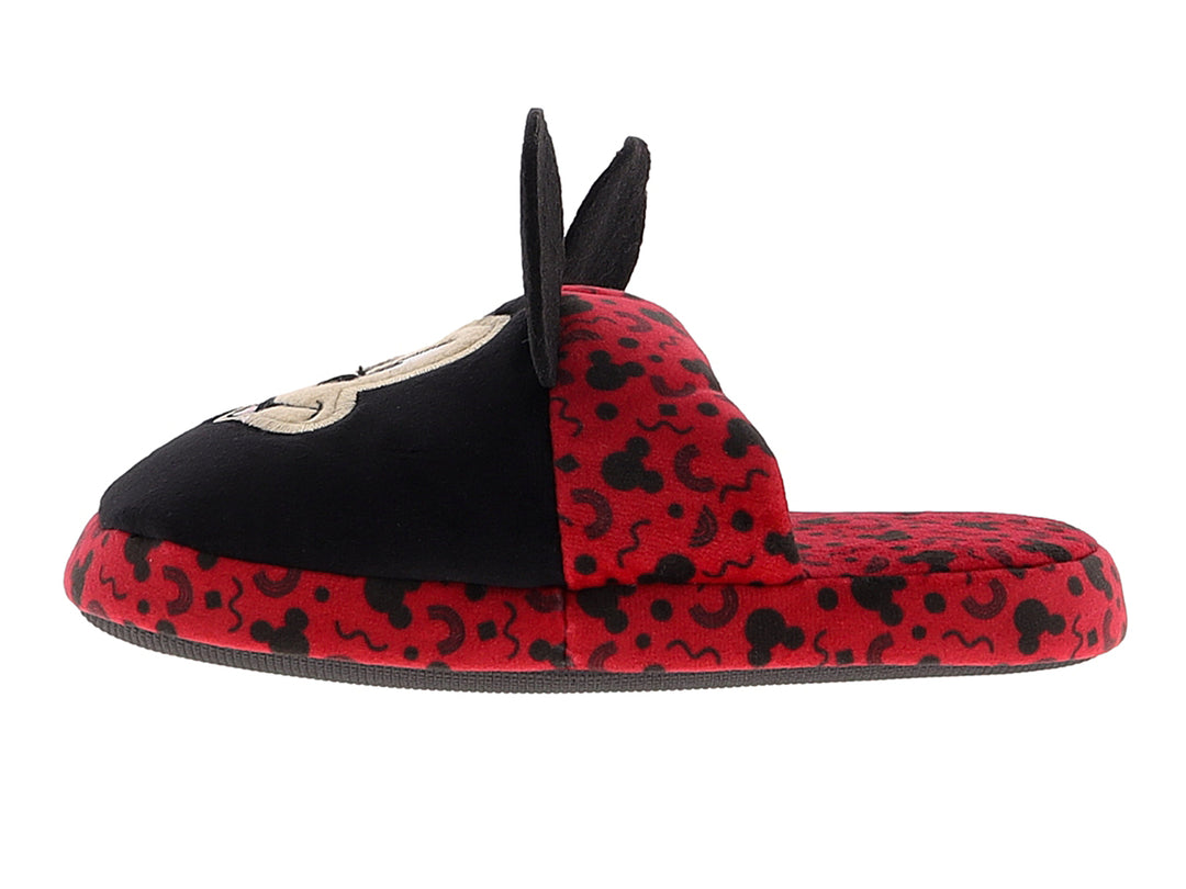 Pantuflas negras y rojas de Mickey Mouse para niño con orejas decorativas.