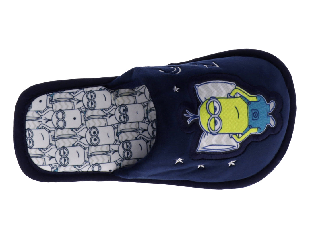 Pantuflas azules de tela suave con estampado de Minion y estrellas blancas.