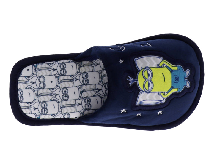Pantuflas azules de tela suave con estampado de Minion y estrellas blancas.
