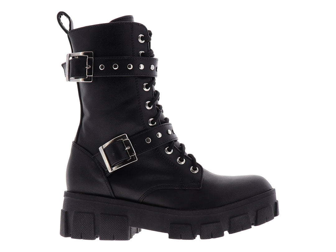 Botines negros para mujer con suela track, cordones y hebillas decorativas plateadas.