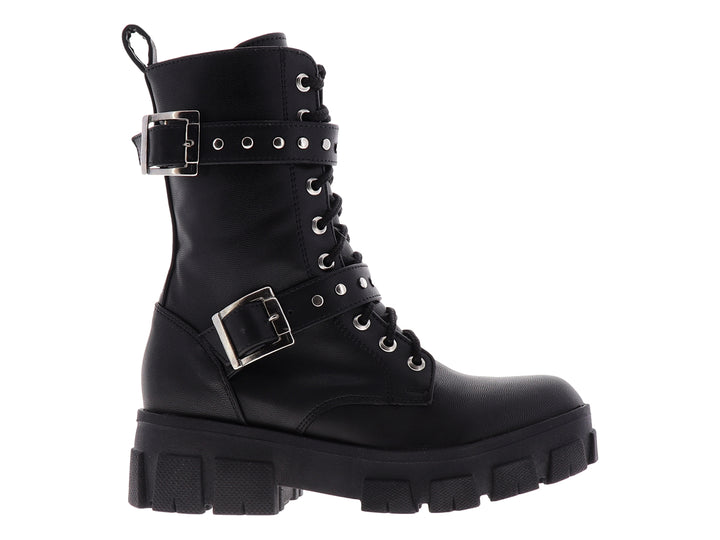 Botines negros para mujer con suela track, cordones y hebillas decorativas plateadas.
