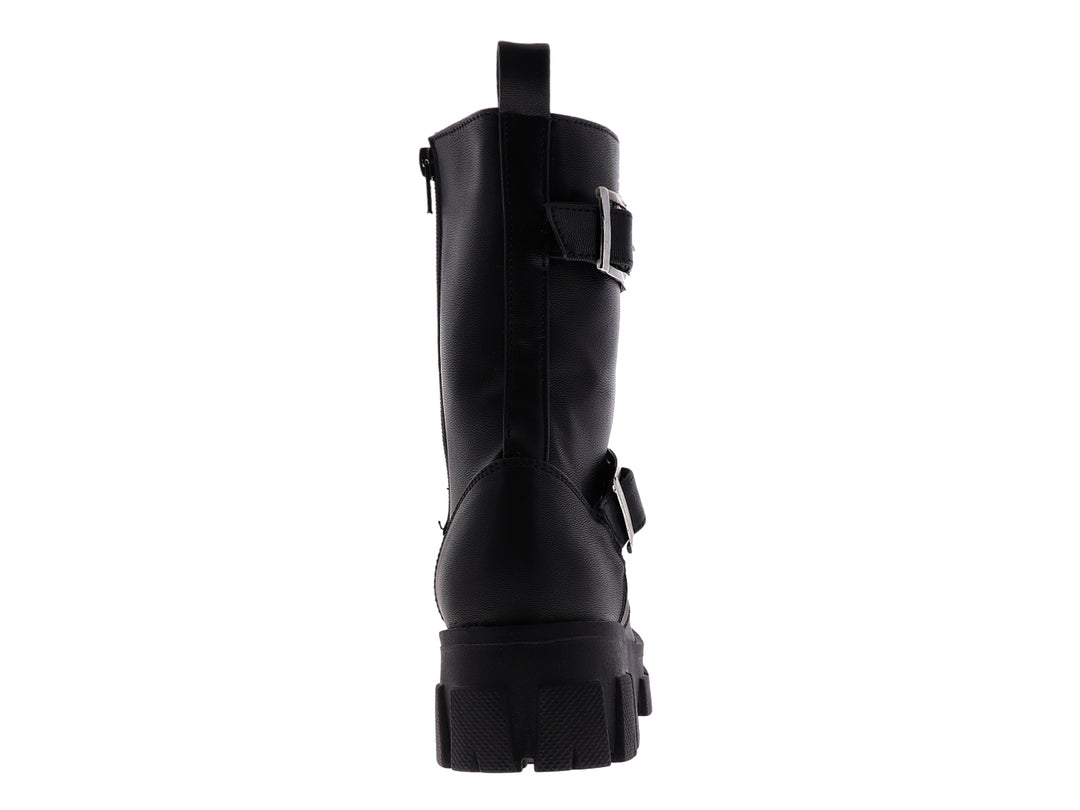 Botines negros para mujer con suela track, cordones y hebillas decorativas plateadas.