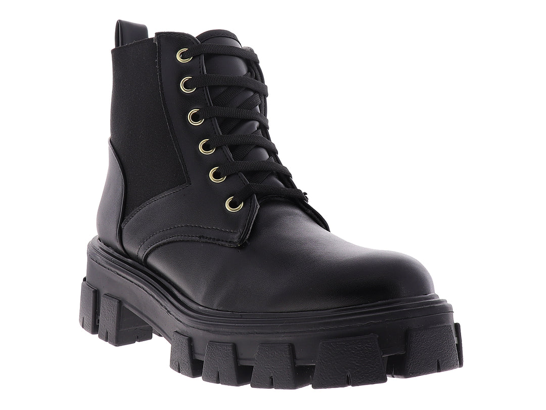 Bota negra para mujer con suela track gruesa y cordones.