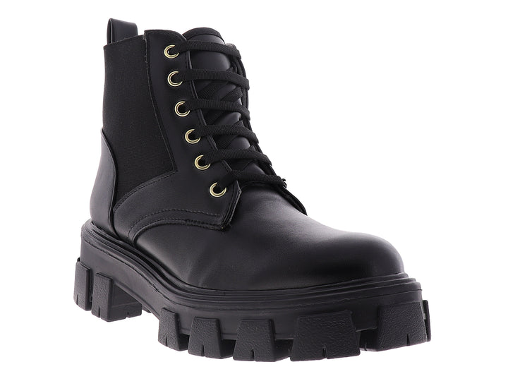 Bota negra para mujer con suela track gruesa y cordones.