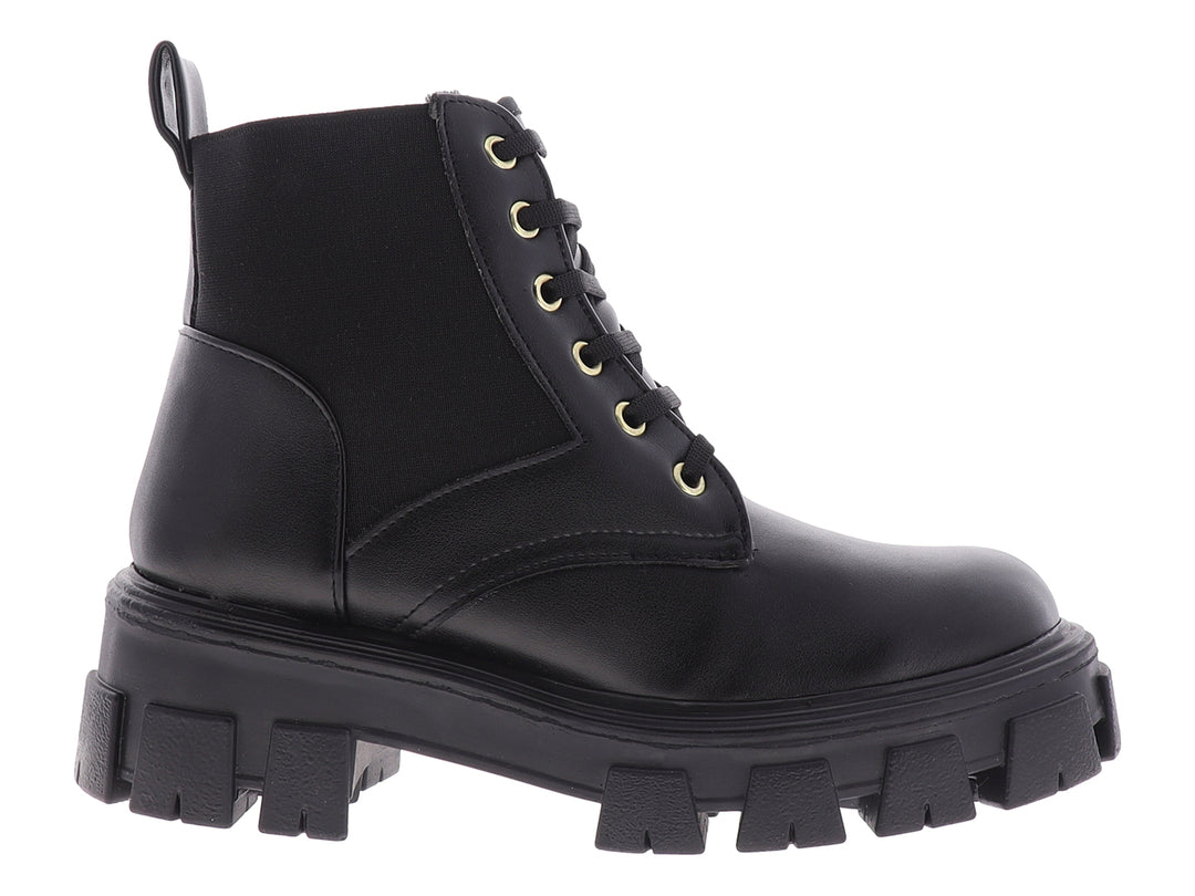Bota negra para mujer con suela track gruesa y cordones.