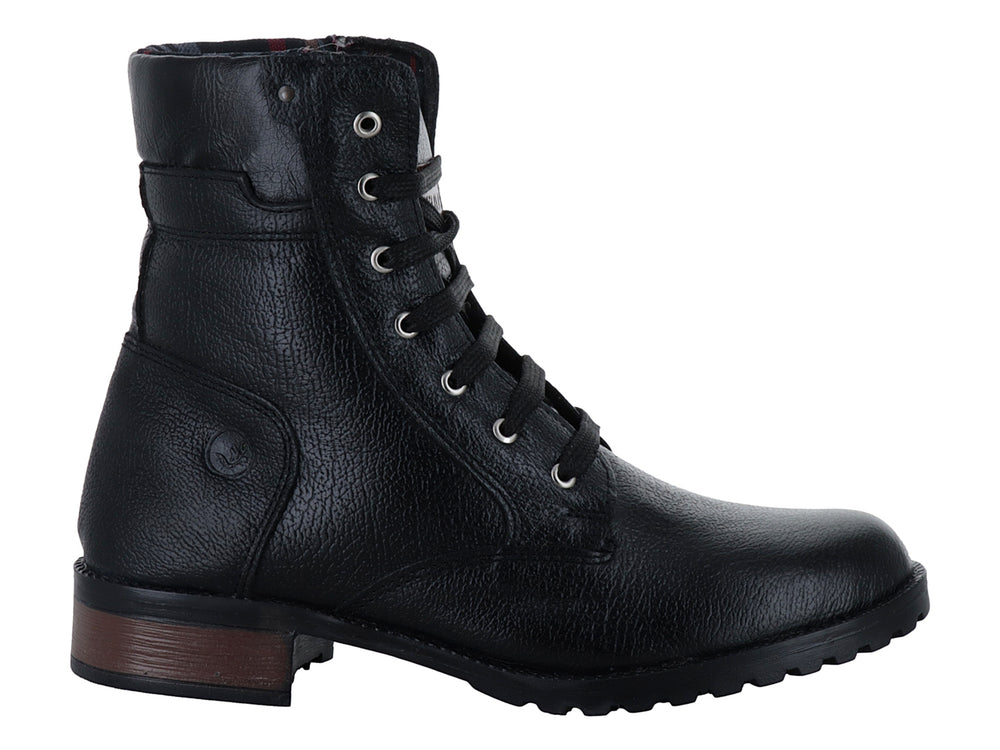 Bota Nevada de piel color negro con agujetas y suela resistente para uso casual.