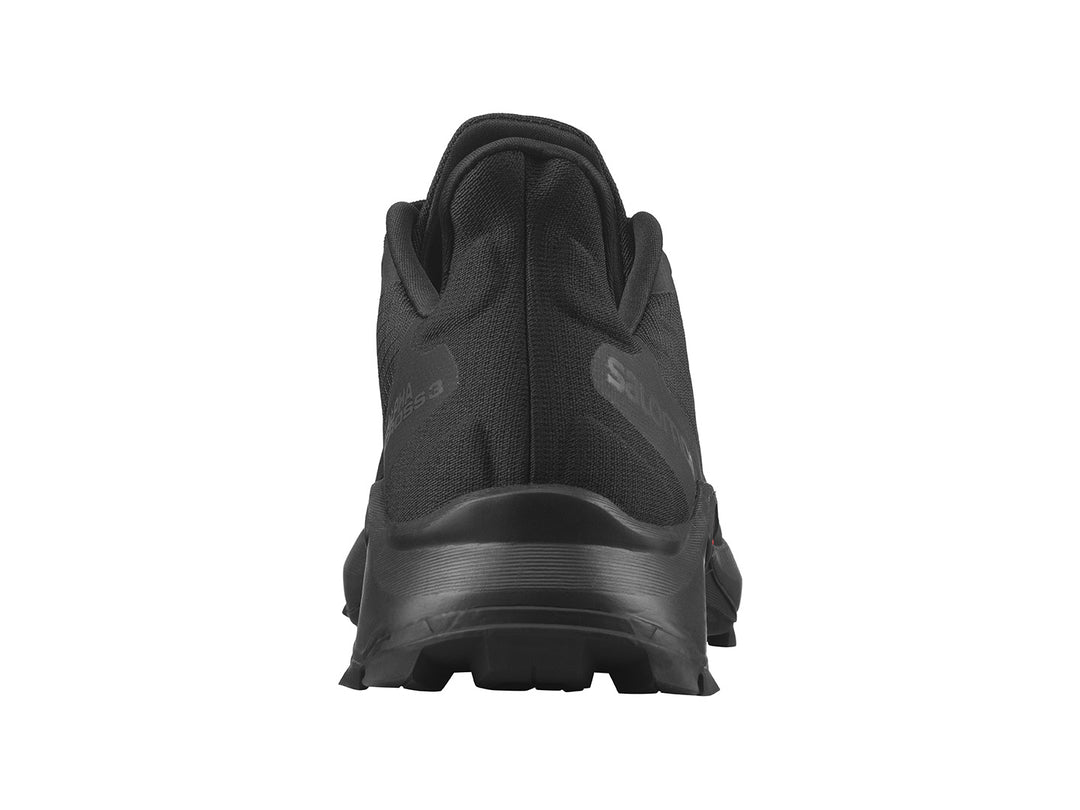 Tenis deportivos Salomon Alphacross 3 color negro con suela robusta y detalle rojo.
