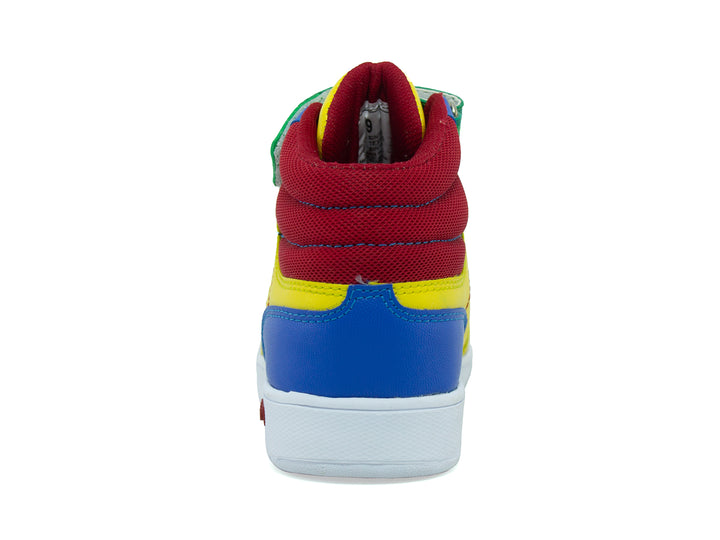 Tenis urbanos multicolores para niño marca NEWK con correa verde y suela blanca.