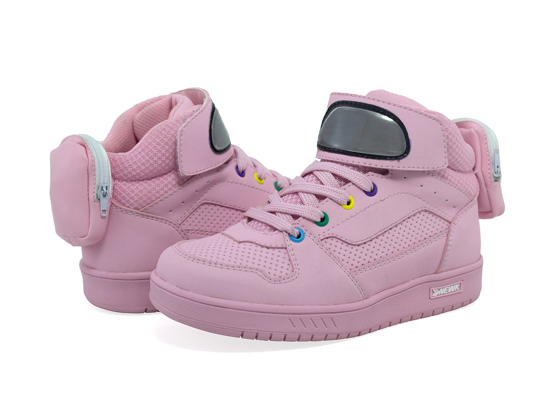 Tenis urbanos para niña en color rosa pastel con detalles coloridos y correa reflectante.
