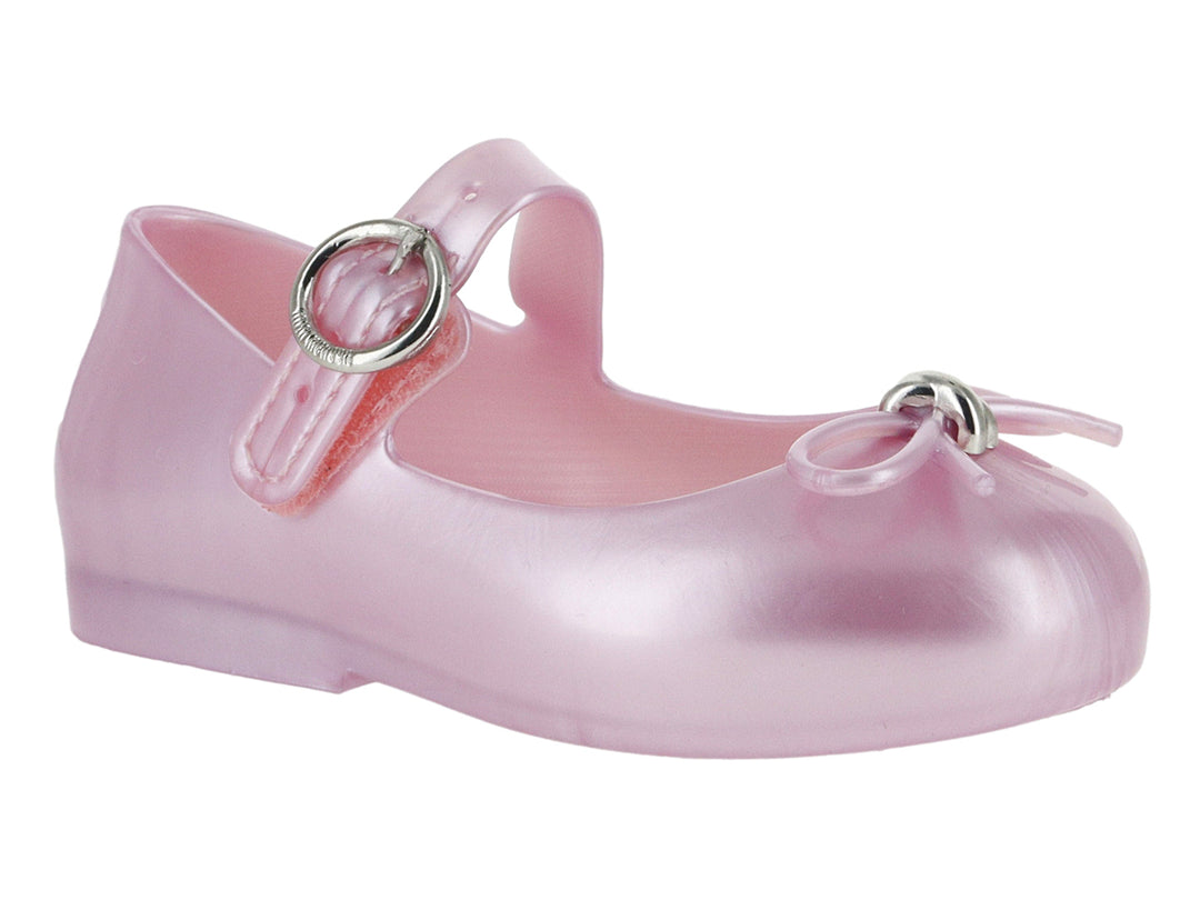 Zapato para bebé Mini Melissa en color rosa metálico con correa y hebilla plateada.