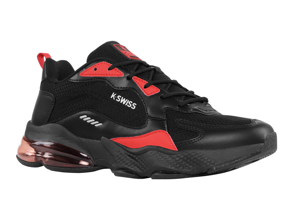 Tenis deportivos K-Swiss en color negro con detalles en rojo y suela amortiguada transparente.