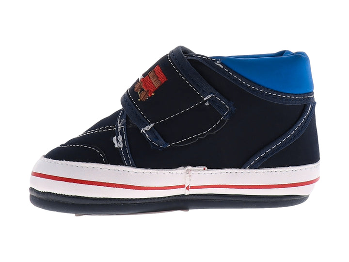 Zapato para bebé color índigo con bordado de oso y suela blanca con una línea roja.