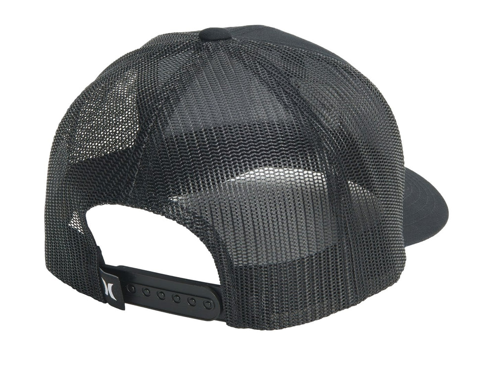 Gorra Hurley modelo Fairway Trucker en color negro con parche café frontal y malla trasera.