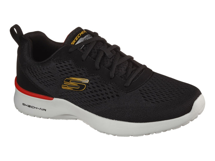 Tenis deportivos Skechers color negro con suela blanca y detalle rojo para hombre.