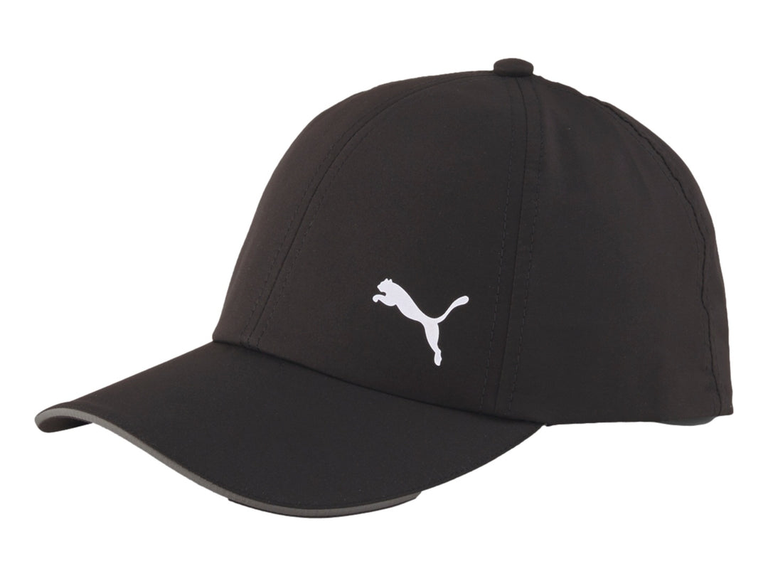 Gorra deportiva Puma de color negro con logotipo blanco en el frente y visera curva.