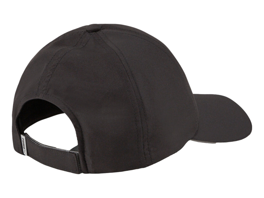 Gorra deportiva Puma de color negro con logotipo blanco en el frente y visera curva.