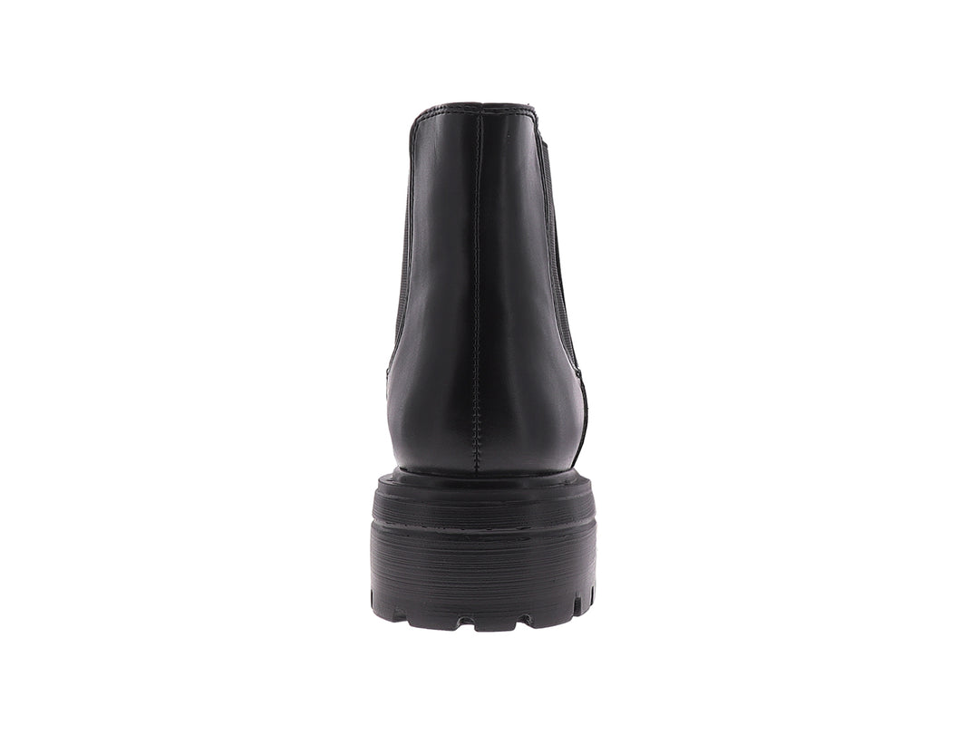 Botín negro de cuero estilo Chelsea con suela track gruesa y plataforma.