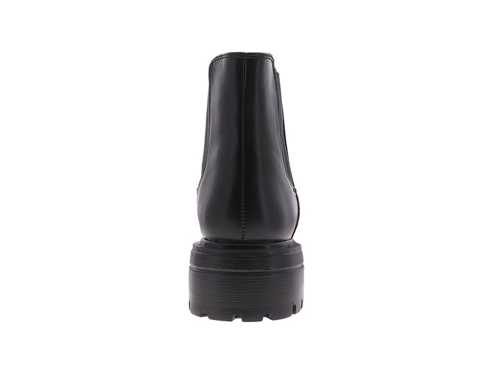 Botín negro de cuero estilo Chelsea con suela track gruesa y plataforma.