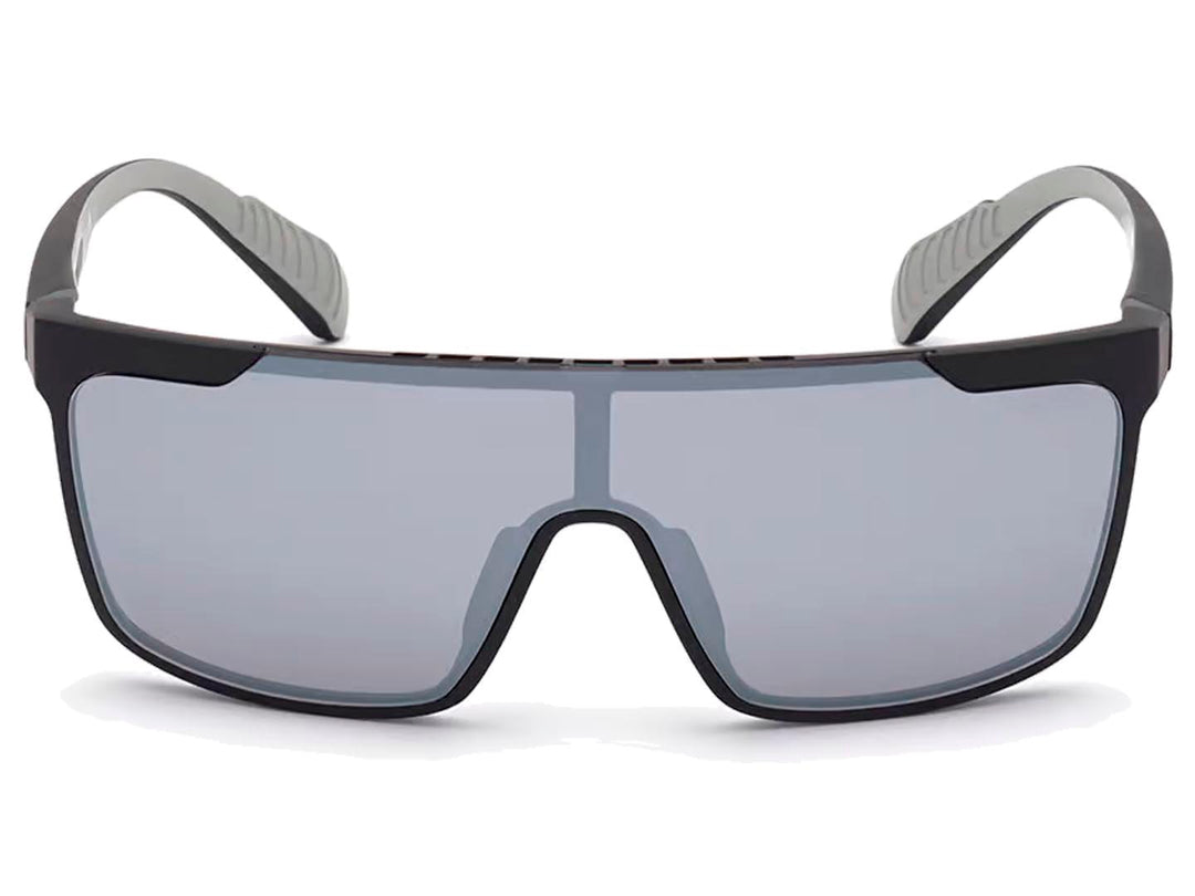 Lentes de sol deportivos Adidas modelo SP0020 en color negro y gris con diseño envolvente y micas oscuras.