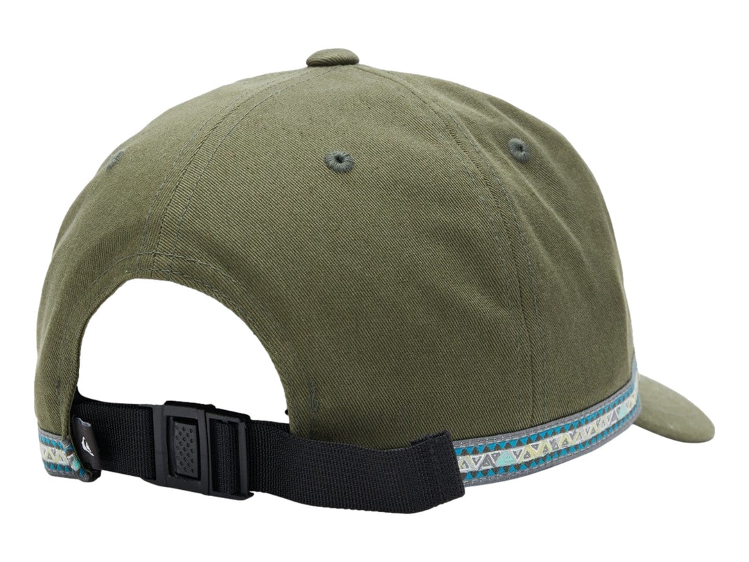 Gorra snapback Quiksilver color verde oliva con visera plana y logotipo bordado en blanco.