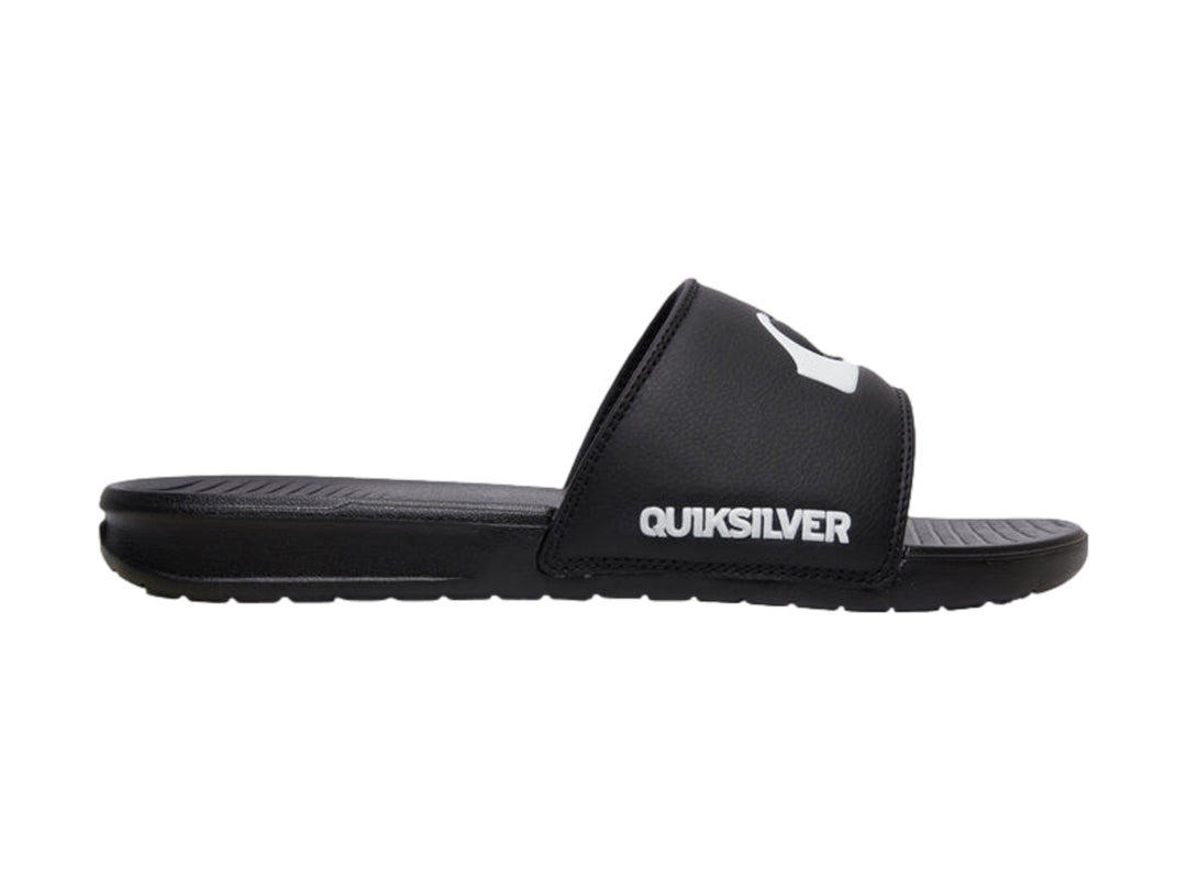 Sandalia tipo slide de color negro con logotipo de Quiksilver en blanco.