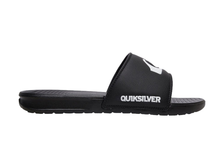 Sandalia tipo slide de color negro con logotipo de Quiksilver en blanco.