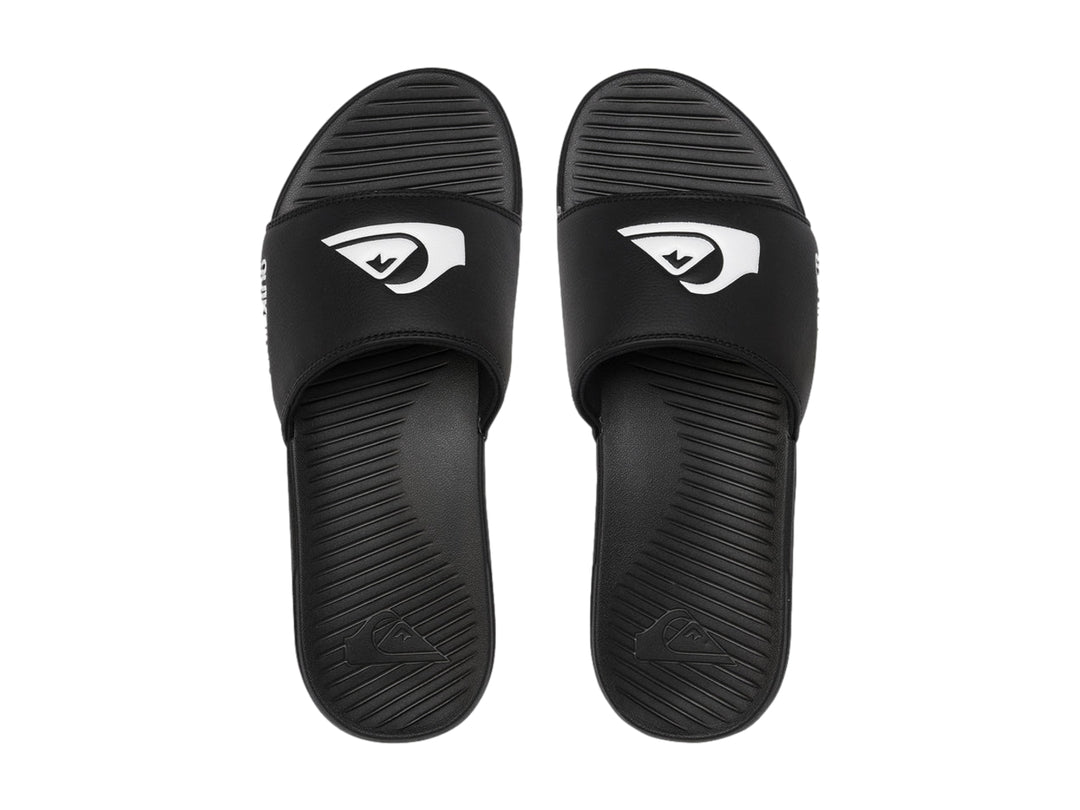 Sandalia tipo slide de color negro con logotipo de Quiksilver en blanco.